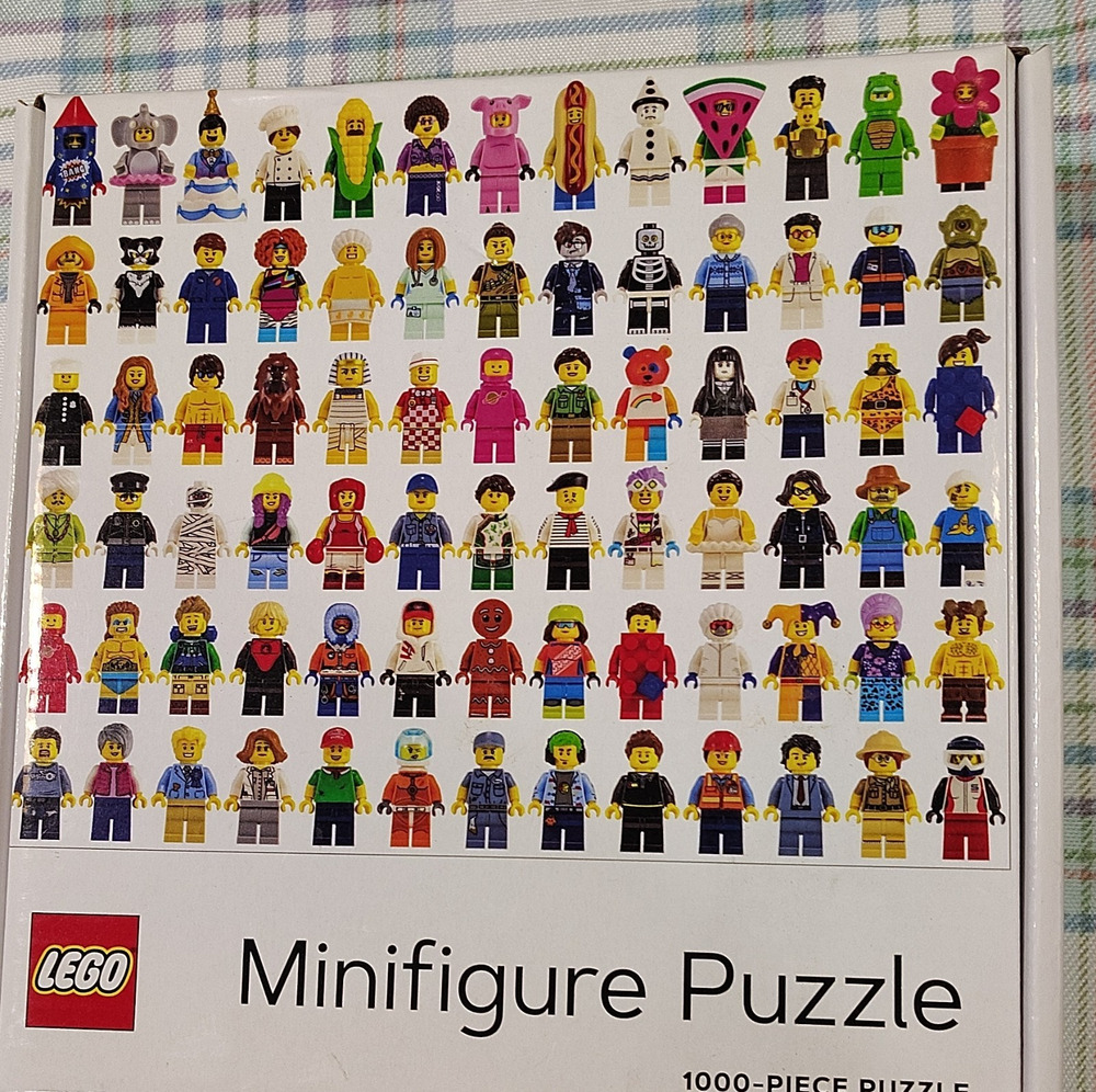LEGO Minifigure 1000 Piece Jigsaw Puzzle Art Theme Chronicle Books 2020